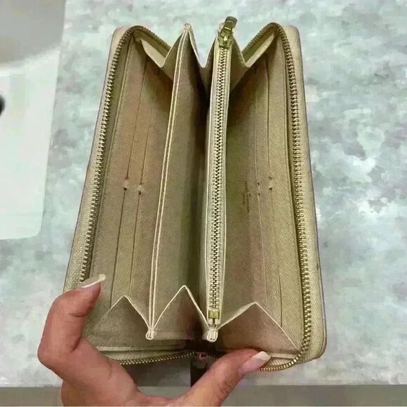 LOUIS VUITTON Damier Azur Pattern Zippy Wallet - Picture 3 of 6